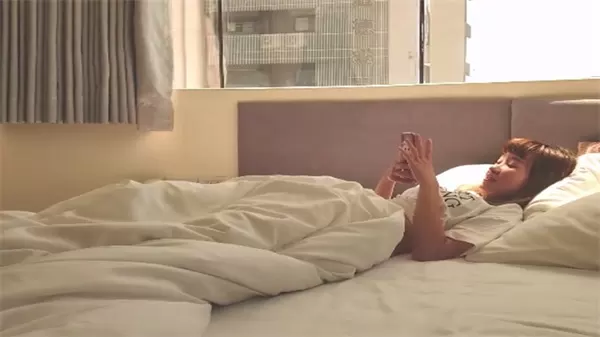 风流才子重金包养手机行嫩妹，狂操清纯肉体高潮不断！