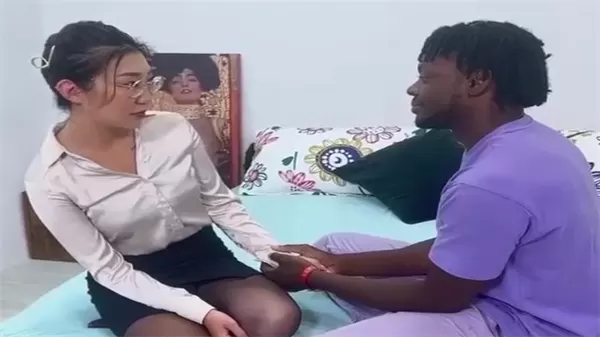 EDMosaic欧美群交盛宴：欲女爱丽激战黑人巨根猛男，双龙入洞三穴齐开，多人轮操高潮喷涌！
