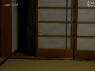 AVOP-431 淫欲レズ三つ巴 ～温泉旅行で寝取られた白肌美人妻～