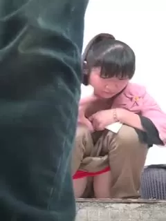 【厕所偷拍】商场厕拍 两条大白腿很是赏心悦目