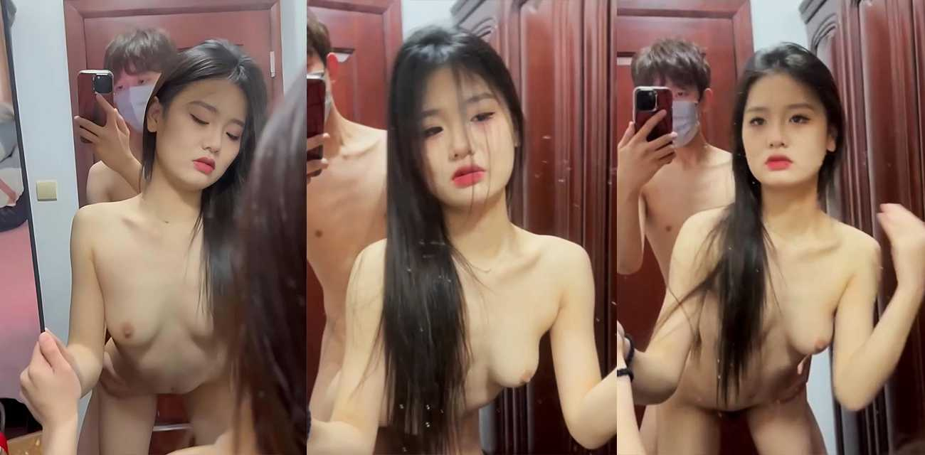 顶级女大学生不雅视频流出,全程露脸放荡不羁镜前揉奶挨操只管享受,饥渴跪舔肉棒骚劲爆表
