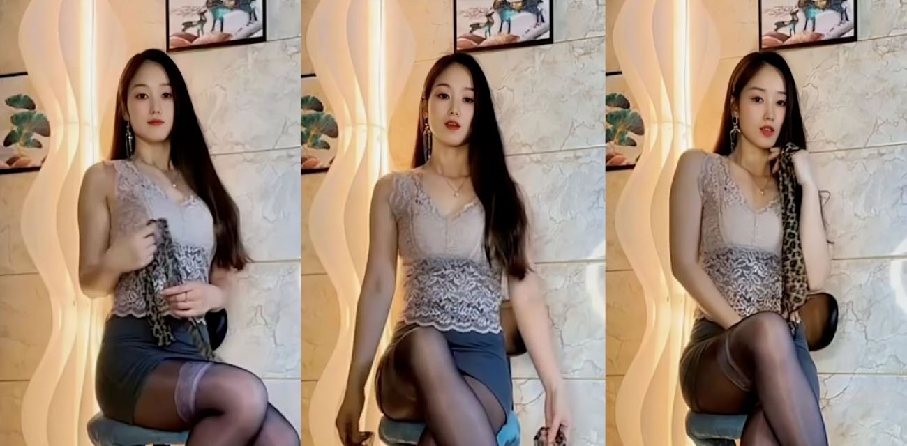 快手颜值少妇【温柔的小姨】大尺度私密流出,粉嫩洞口道具猛插淫水拉丝滴落
