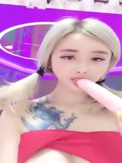 手机直播网红脸主播誘惑秀花臂紋身