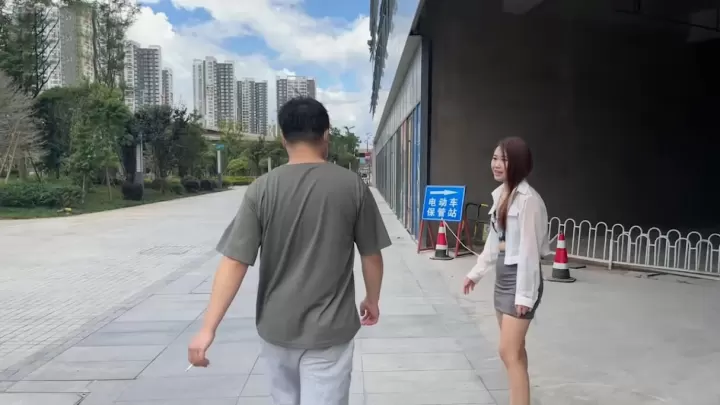 下班路遇站街女菲菲，带回家狂干到腿软求饶
