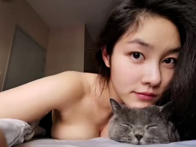 大奶极品撸猫日常,兄弟们想当这只猫吗-吃瓜