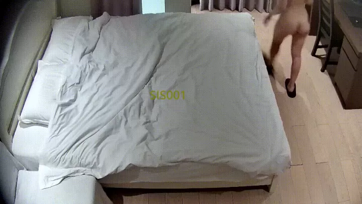 情趣酒店 6-27 男人晚上又把昨天的美女技师叫过来 按昨天的流程再来一炮 就是个舔狗 在沙发上完成打炮