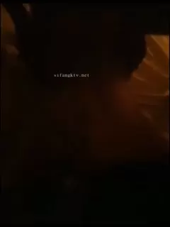 泄密流出少妇被两个年轻帅哥带到酒店进行毁三观式的性爱把房门打开强迫少妇在走廊里啪啪